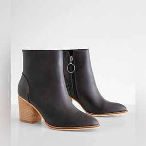 Beast Fashion Wesley Studded Ankle boot Sz. 8